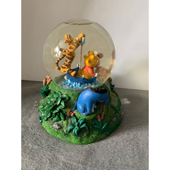 Disney Winnie The Pooh Musical Snow Globe Rotate Playing "Rain Came Down" Song 1 - Picture 4 of 9